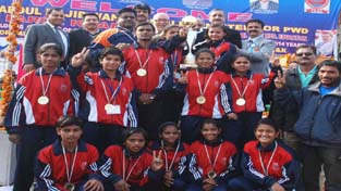 Jubilant Maharashtra U-14 girls’ team posing for a group photograph alongwith chief guest Abdul Majid Wani, Minister for R&B in Jammu. —Excelsior/Rakesh