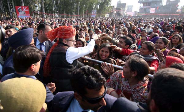 Chief Minister Omar Abdullah greets people after addressing public gathering at Vijaypur on Saturday. —Excelsior/Gautam