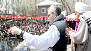 Chief Minister Omar Abdullah and NC patron Dr Farooq Abdullah addressing party workers at Bakshipura in Srinagar on Tuesday. -Excelsior/Amin War