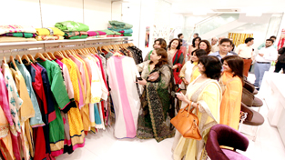 Customers throng ‘Puri’s Exclusive Woman’ store which was inaugurated on Monday. -Excelsior/Rakesh