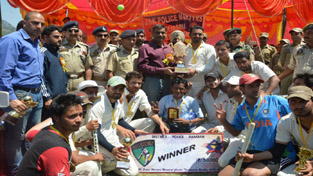 Winners posing for a photograph alongwith Rajesh Kumar, IGP Jammu.