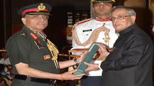 GOC-in-C Northern Command Lt Gen Sanjiv Chachra, receiving prestigious PVSM award from President of India Pranab Mukherjee at a function in New Delhi on Friday.