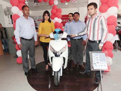 Officials of Diamond Honda unveiling New Activa 125cc at Jammu on Wednesday. -Excelsior/ Rakesh