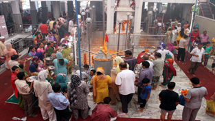 Devotees paying obeisance at Mata Kheer Bhawani Temple, Bhawani Nagar on Friday. -Excelsior/Rakesh