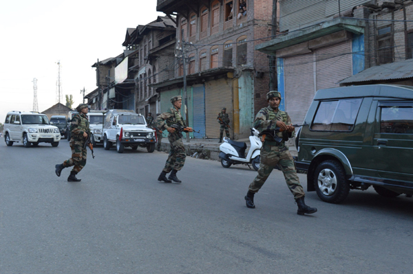 Troops in action at Bijbehara, Anantnag after a police constable was killed by militants on Friday. —Excelsior/Sajad Dar