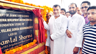 Minister for PHE, Irrigation and Flood Control, Sham Lal Sharma laying foundation stone of Model village.