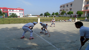 Players in action during a Hockey skate’s match held at R M Public School.