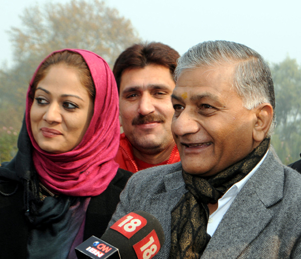Union Minister of State for External Affairs and former Army Chief General (Retd.) VK Singh along with Bharatiya Janta Party candidate Dr. Hina Shafi Bhat from Amira Kadal constituency talking with media persons in Srinagar on Saturday. — Excelsior / Amin War