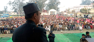 Former Union Minister Ghulam Nabi Azad addressing public gathering at Kathua.