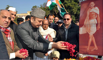 Former Union Minister Ghulam Nabi Azad paying tributes to Gandhi Ji at a function held in Jammu on Friday.