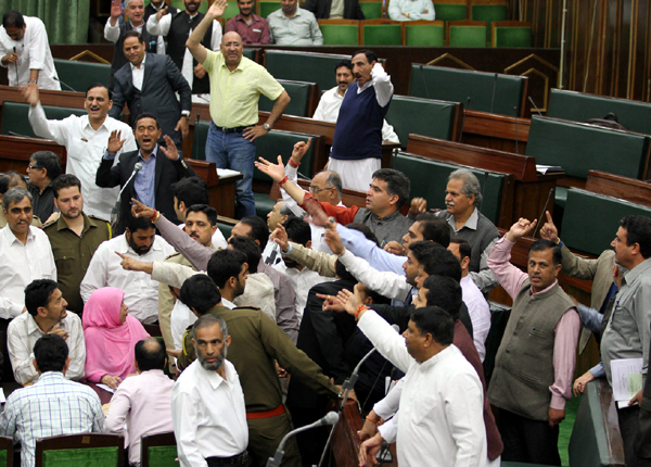 BJP and PDP MLAs protesting in the Assembly on Wednesday. — Excelsior/Rakesh