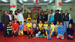 SSP Jammu Uttam Chand along with young peddlers and other dignitaries during inaugural ceremony of TT Tournament at Stag Academy in Jammu.