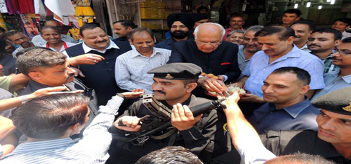 NC president Dr Farooq Abdullah made an impromptu appearance in famous Ragunath Bazaar on Friday.