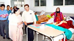 Minister of State for Health, Asiya Naqash during her surprise visit to JLNMH, Rainawari on Sunday.