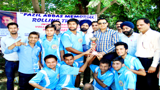 Winners of 2nd Fazil Abbas Rolling Inter-Department Rolling Volleyball Tournament receiving title trophy from Er Arun Bangotra.