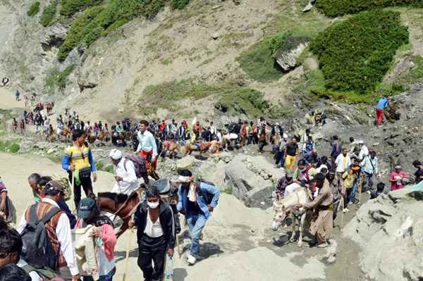 Amarnath yatris from Pissu Top to holy cave on Saturday. -Excelsior/ Sajad Dar