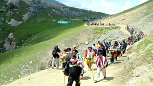 Pilgrims on way to holy cave on Thursday. —Excelsior/Sajad Dar