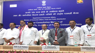 Minister for CA&PD, Ch Zulfkar posing with Union Minister for Consumer Affairs and Public Distribution Ram Vilas Paswan alongwith others at a meeting in New Delhi.
