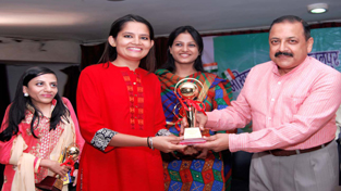 Union Minister Dr Jitendra Singh at a felicitation function with Ira Singhal, Nidhi Gupta and Vandana Rao, the trio of three Delhi girls, who topped this year's All India IAS / Civil Services Examination.