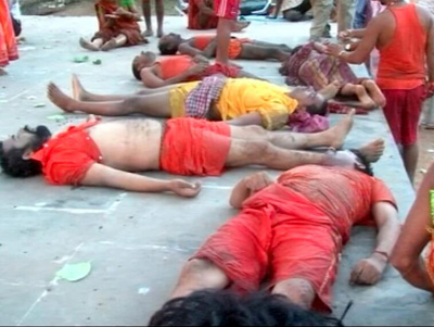 Bodies of Kanwarias scattered after stampede at Durga temple in Belabagan area in Deoghar district in 400 kms from Ranchi on Monday morning. At least 11 devotees killed and several injured in the incident. (UNI)