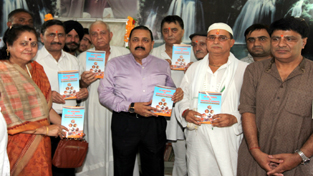 Union Minister Dr Jitendra Singh releasing ‘24 Sanskars of Pandits’ at Gole Gujral on Sunday. -Excelsior/ Rakesh