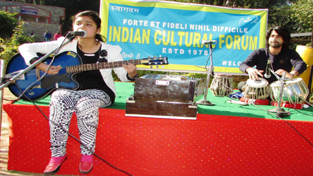 A young artist performing at Mansar.