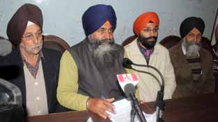 J&K Sikh Council president Harmohinder Singh addressing press conference in Jammu on Friday. —Excelsior/ Rakesh