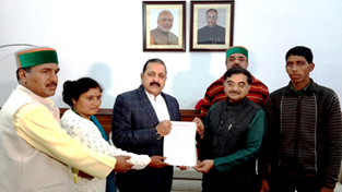 Union Minister Dr Jitendra Singh receiving a memorandum from a "Dalit" delegation led by Rajya Sabha MP and noted journalist Tarun Vijay, at New Delhi on Thursday.