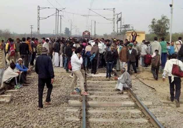 1000 trains hit by Jat stir