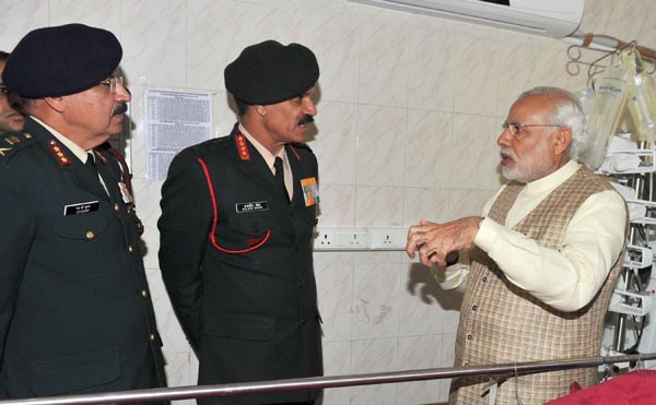 Prime Minister Narendra Modi visits Siachen survivor Lance Naik Hanamanthappa at Army’s Research and Referral Hospital, in New Delhi on Tuesday. (UNI)
