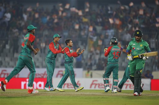 Pakistan post 129/7 against Bangladesh