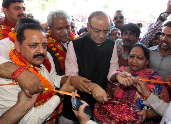 Union Minister Arun Jaitley along with Dr Jitendra Singh and others inaugurating newly constructed BJP office at Trikuta Nagar Jammu on Tuesday. -Excelsior/ Rakesh