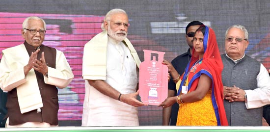 Prime Minister Narendra Modi distributing the free LPG connections to the beneficiaries, under PM Ujjwala Yojana, at Ballia, Uttar Pradesh on Sunday. (UNI)