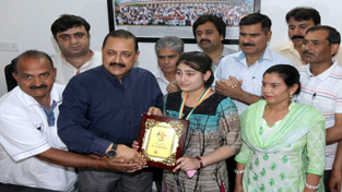 Union Minister of State in PMO, Dr Jitendra Singh presenting an award to meritorious girl from Udhampur at his office complex at Gandhi Nagar on Sunday.
