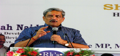 Defence Minister Manohar Parrikar addressing after inaugurating the Cantonment General Hospital at Bolarum in Secundrabad on Friday. (UNI)