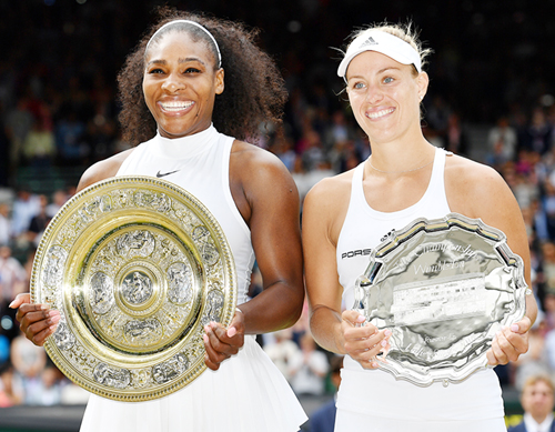 Serena Williams and Angelique Kerber posing with their trophies.