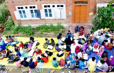 Volunteers of Qazi Mohalla Anantnag giving free coaching to students.