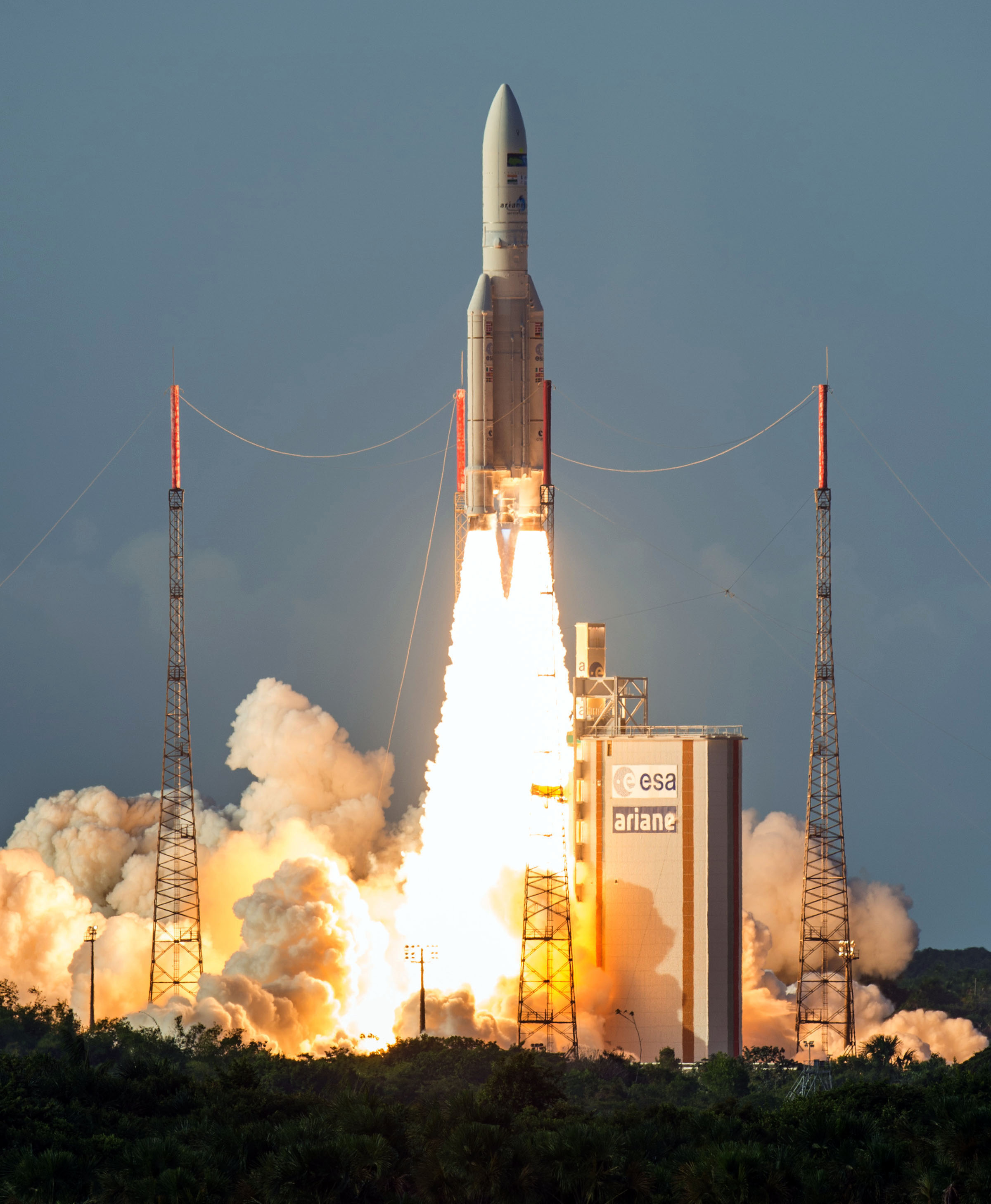 Ariane-5 VA-231carrying India's GSAT-18 satellite successfully lifts-off from Kourou, French Guiana on Thursday. (UNI)