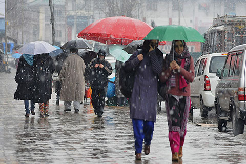 Season's first snowfall in Kashmir