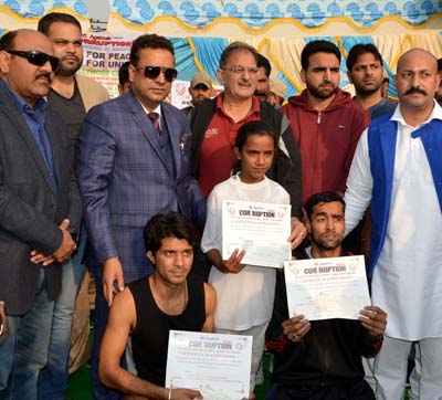 Speaker Kavinder Gupta alongwith FCS&CA Minister, Chowdhary Zulfkar Ali posing with winners at Jammu on Sunday.