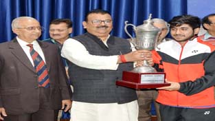 Minister for Industries and Commerce, Chander Prakash Ganga presenting trophy to winner during concluding ceremony of 43rd State Badminton Championship.