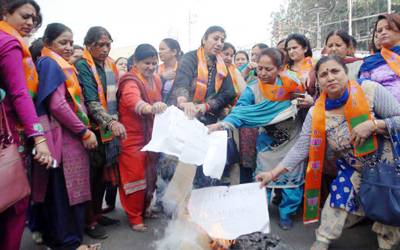 BJP Mahila Morcha activists burning effigy of Congress leader, Ghulam Nabi Azad during a protest at Jammu.