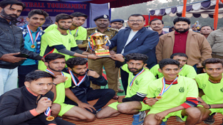 Minister for Industries and Commerce Chander Prakash Ganga presenting trophy to winners of Volleyball Tourney at Samba.