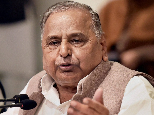 Mulayam says he will fight against Akhilesh if he doesn't listen to him