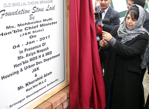 Chief Minister Mehbooba Mufti laying foundation stone of multi-level parking at Lal Chowk, Srinagar on Wednesday. —Excelsior/Shakeel