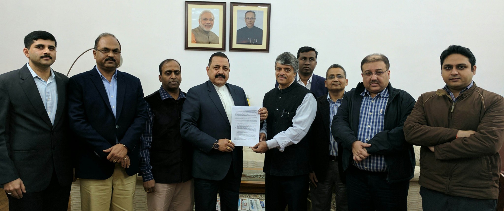 Union Minister Dr Jitendra Singh receiving a memorandum from a delegation of Indian Revenue Service (IRS) officers, at New Delhi.