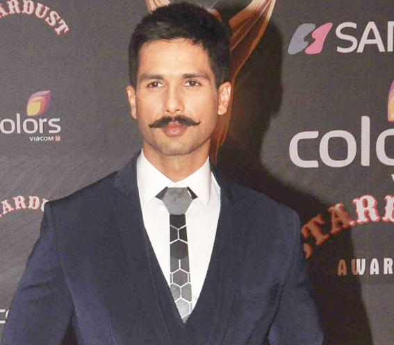 Shahid Kapoor Voted Sexiest Asian Man In Uk Poll Dailyexcelsior 