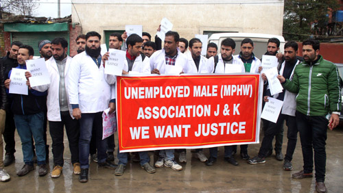 Unemployed trained MPHW Association protesting in Srinagar on Monday. -Excelsior/ Shakeel