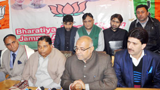 BJP’s State Incharge Avinash Rai Khanna addressing a press conference in Srinagar. — Excelsior/Shakeel