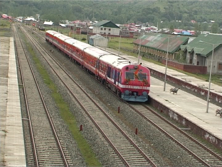 Train services between Srinagar-Banihal resumes